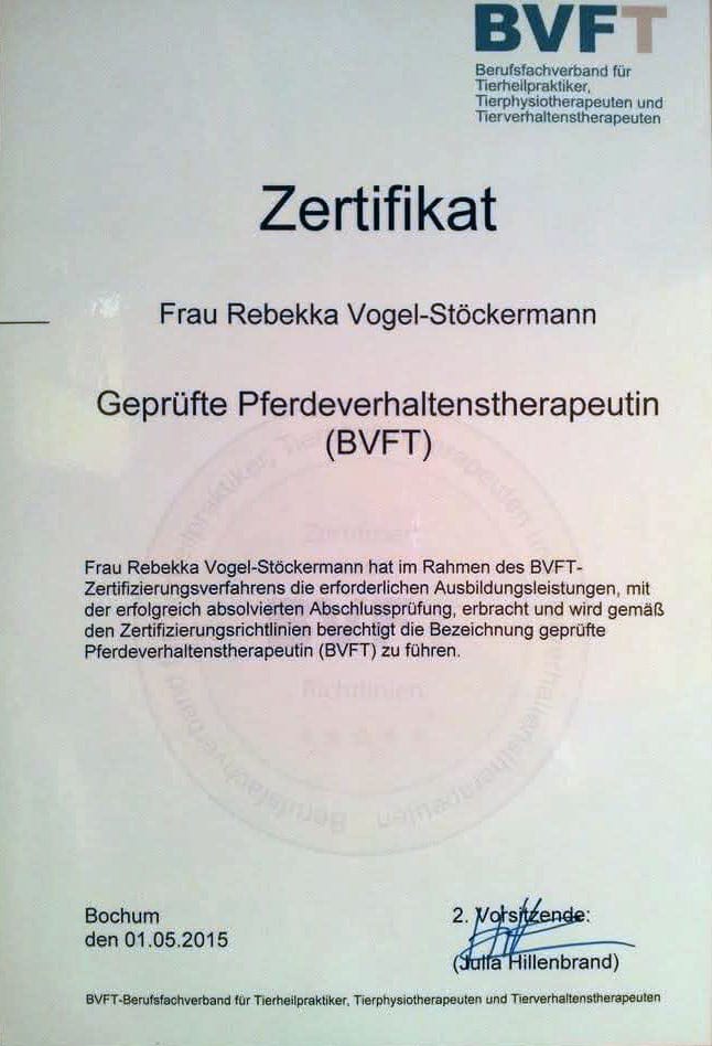 BVFT Zertifikat – Geprüfte Pferdeverhaltenstherapeutin, Rebekka Vogel-Stöckermann